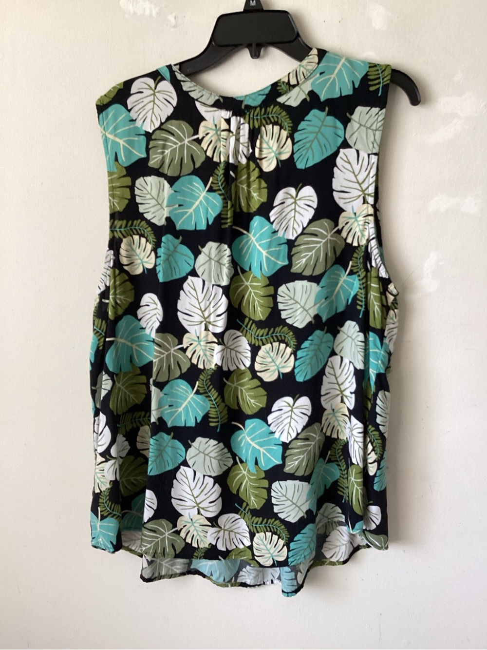 Sleeveless Tropical Leaf V-Neck Top - Black & Green - Picture 2 of 3